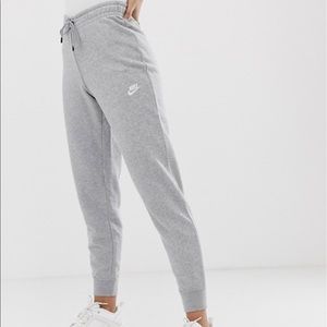 NIKE Standard Fit Sweatpants